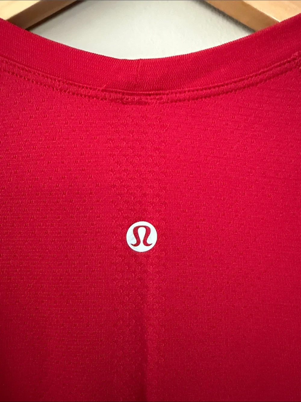 Lululemon Swiftly Tech SS Short Sleeve Tee Size 8 Red - Picture 3 of 7